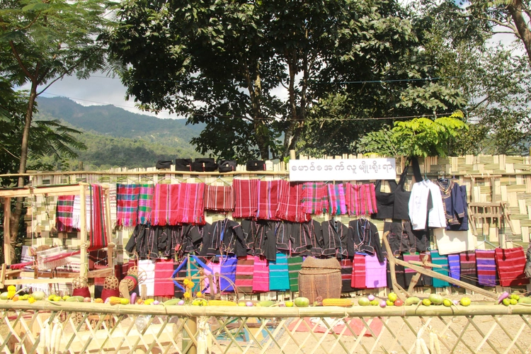 မုစအက် ရိုးရာအထည်များ